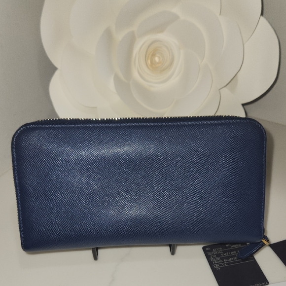 Prada Blue Wallet Like new! All inclusive - Picture 10 of 11